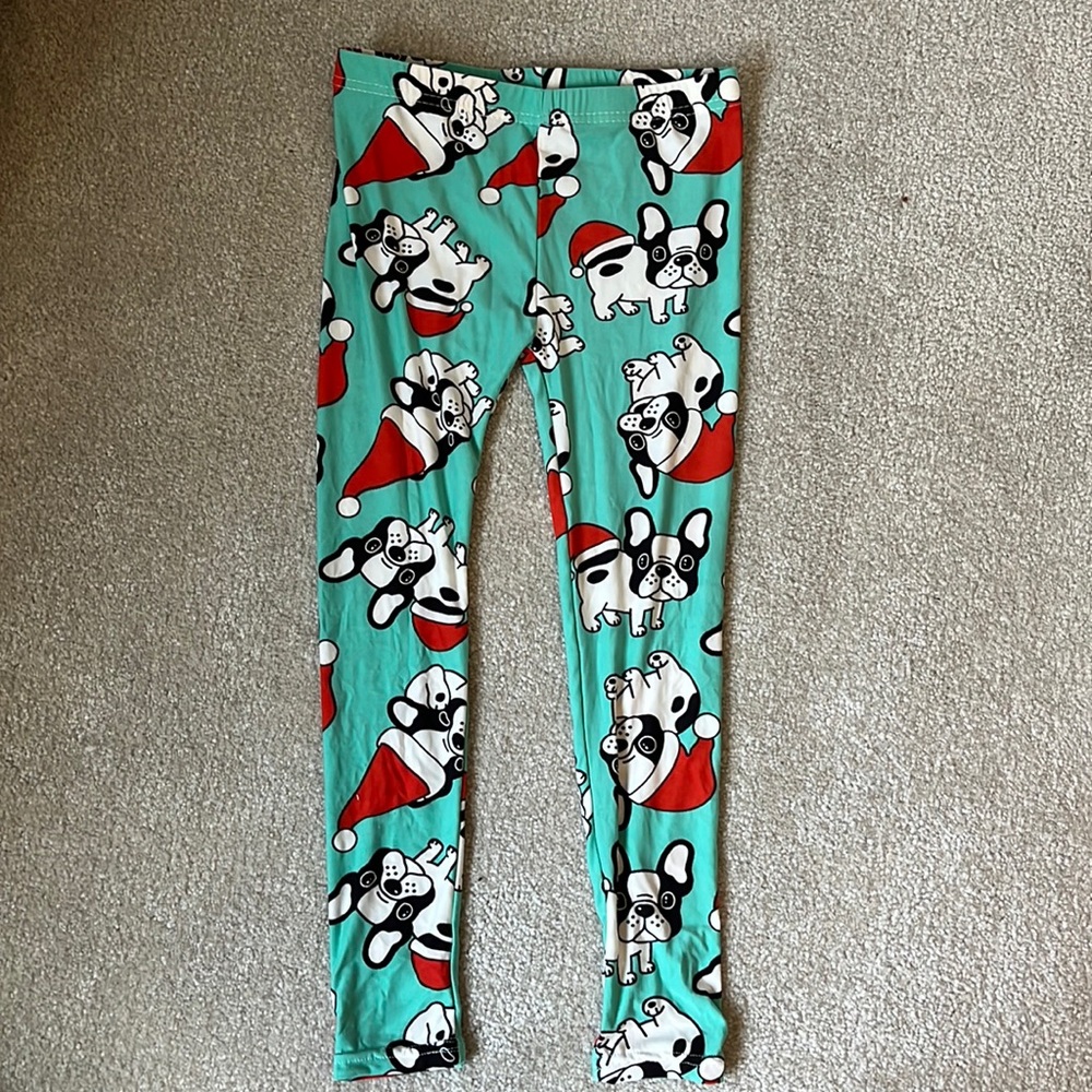 Girl’s size M (6-8) Soft, super cute leggings.